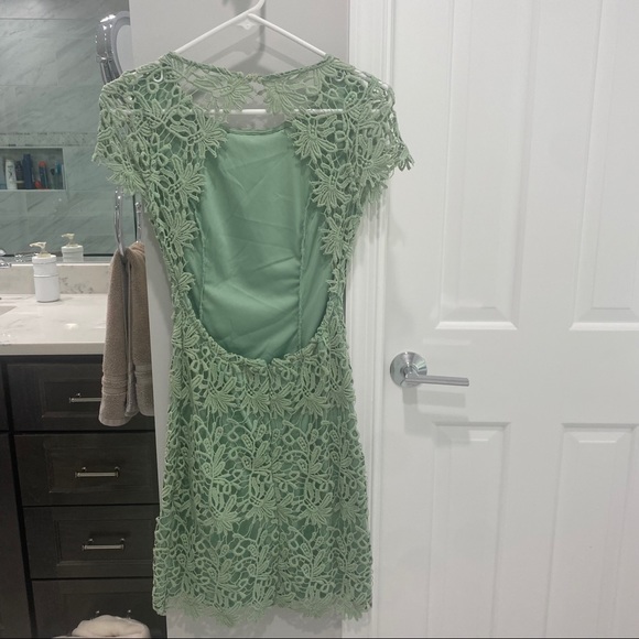Lulus lace Green Party dress - Picture 5 of 7